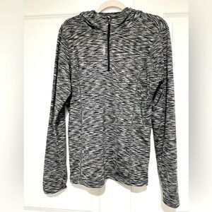 Like new pullover hoodie Reebok size XL